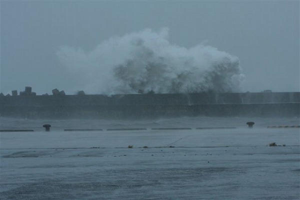台風１８号、風速２５ｍ以上の暴風域